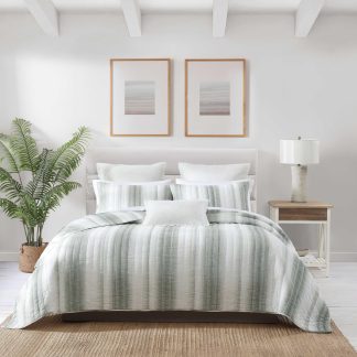 Light green gradient striped bed cover three-piece set