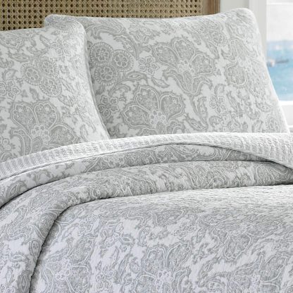 Light gray patterned quilted three-piece bed sheet set - Image 12