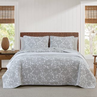 Light gray patterned quilted three-piece bed sheet set