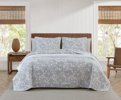 Light gray patterned quilted three-piece bed sheet set