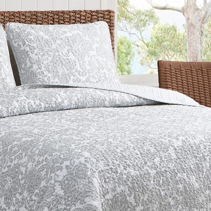 Light gray patterned quilted three-piece bed sheet set - Image 9