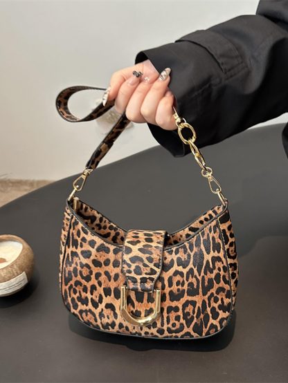 Leopard print asymmetrical chain underarm bag - Image 4