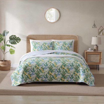 Spring flower print three-piece bedspread set