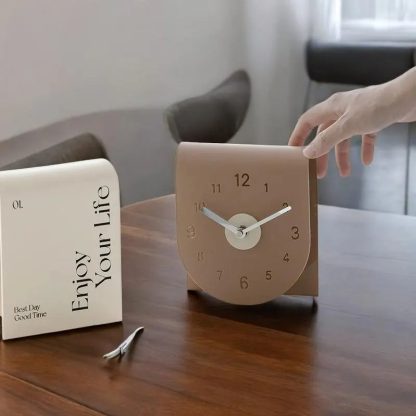 Nordic style special-shaped desktop clock - Image 4