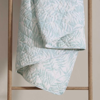 Light blue leaf-patterned quilted three-piece bedspread set - Image 9
