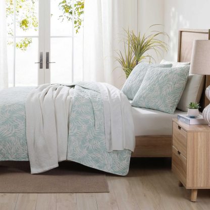 Light blue leaf-patterned quilted three-piece bedspread set - Image 7
