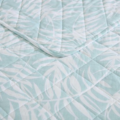 Light blue leaf-patterned quilted three-piece bedspread set - Image 3