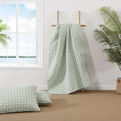 Light green diamond pattern three-piece bed cover set - Image 10