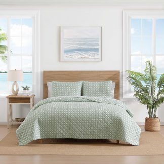 Light green diamond pattern three-piece bed cover set