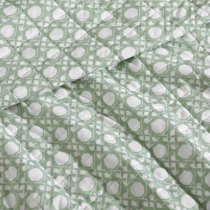 Light green diamond pattern three-piece bed cover set - Image 4
