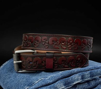 Skull-engraved cowhide belt