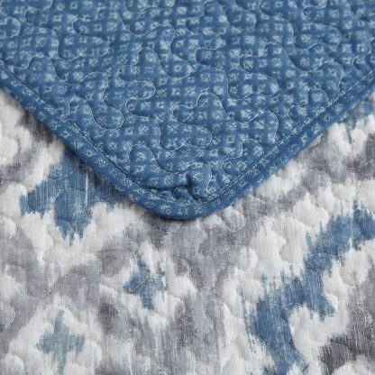 Blue and white paisley pattern three-piece bed cover set - Image 11