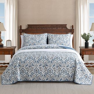 Blue and white paisley pattern three-piece bed cover set