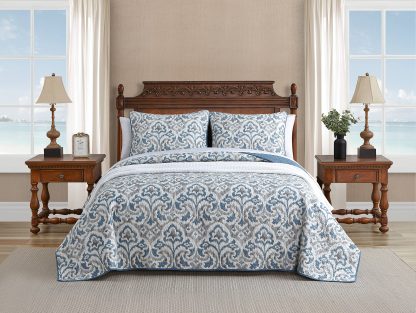 Blue and white paisley pattern three-piece bed cover set