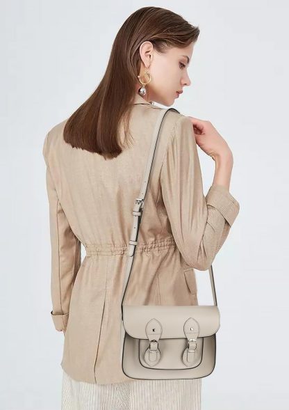 Classic messenger style crossbody bag - Image 7