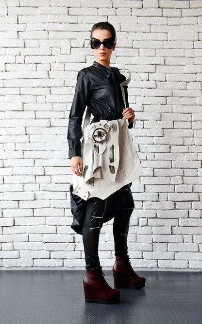 Dark metal buckle canvas shoulder bag