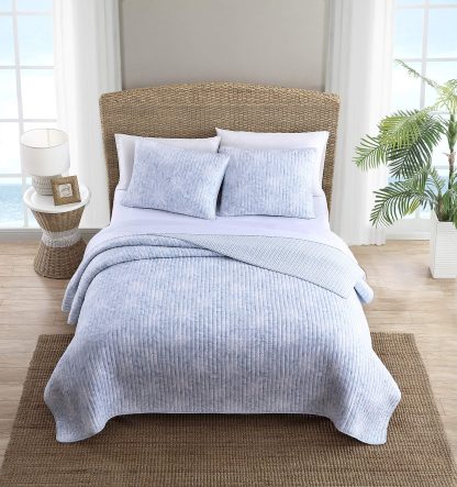 Light Gray Striped Quilted Three-Piece Bedspread Set