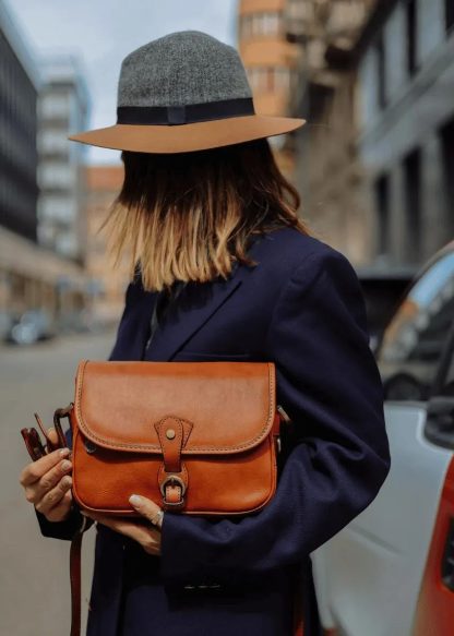 Handmade leather crossbody bag - Image 4