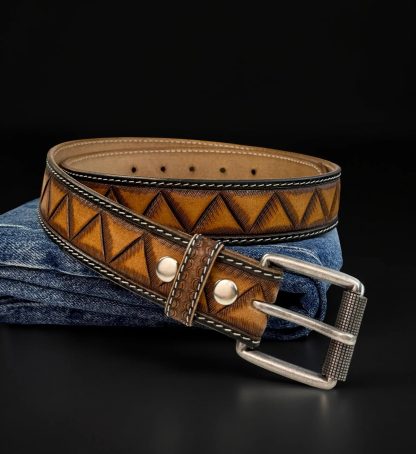 Hand-embossed cowhide belt - Image 4