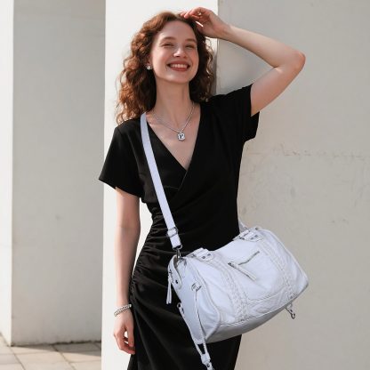 Vintage woven white handbag - Image 8