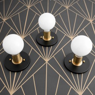 Artistic spherical table lamp