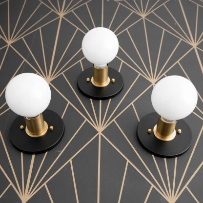 Artistic spherical table lamp