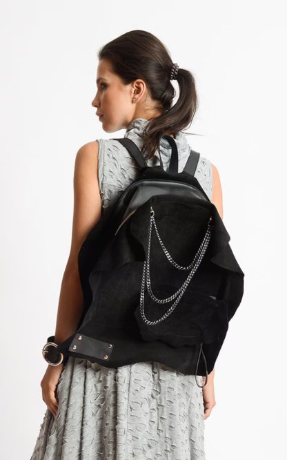 Chain-embellished dark-style backpack - Image 4