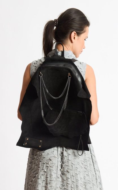 Chain-embellished dark-style backpack - Image 3