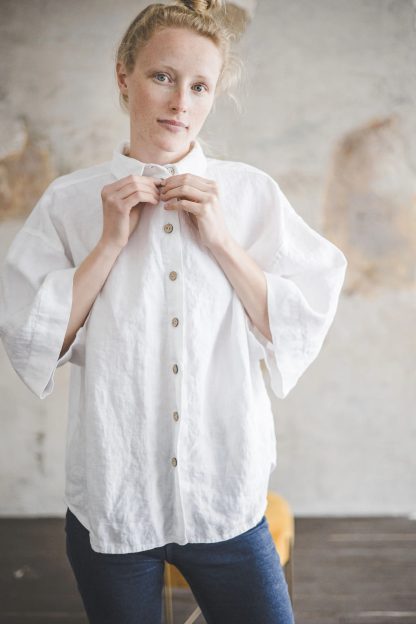 Women's Elegant Linen Button-Down Shirt - Image 2