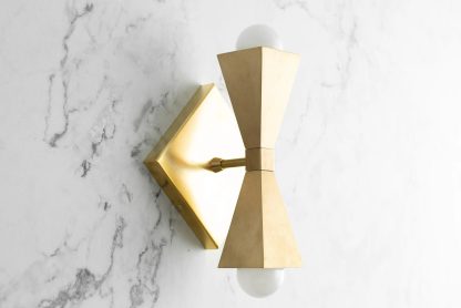 Artistic geometric brass wall lamp - Image 4
