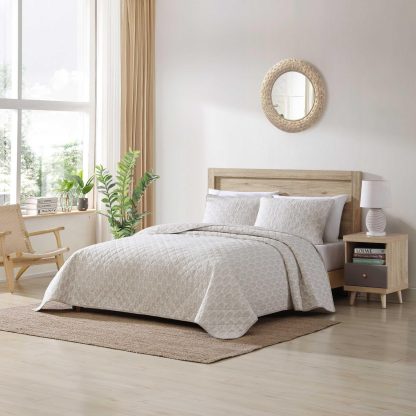 Light beige diamond pattern three-piece bed cover set - Image 2