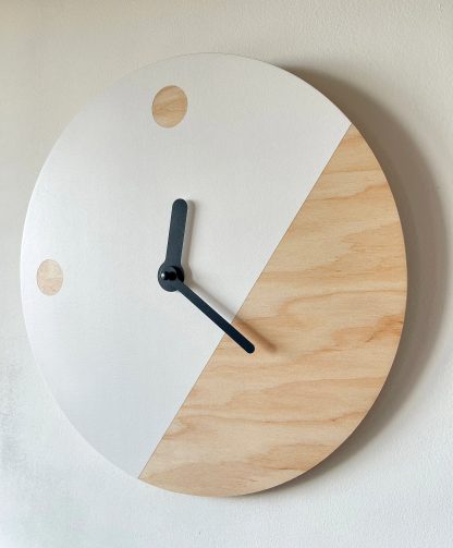 Simple creative wooden wall clock - Image 2