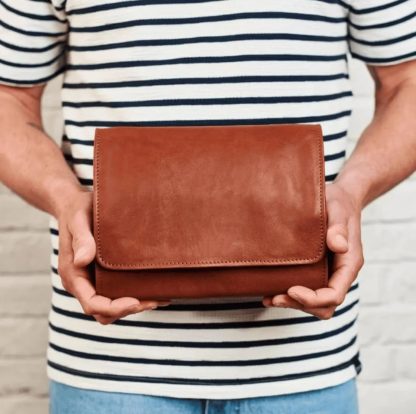 Handmade leather hanging storage bag - Image 4