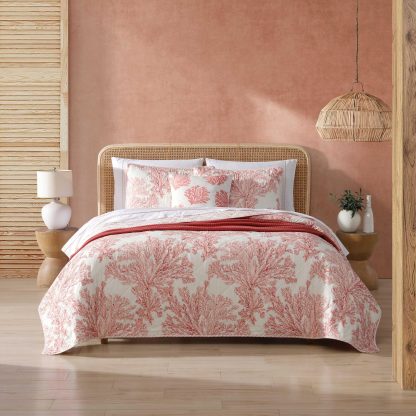 Coral print three-piece bedspread set