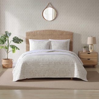 Light Gray Leaf Pattern Quilted Three-Piece Bedspread Set