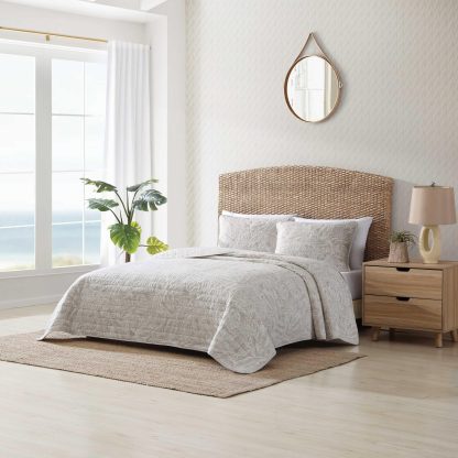 Light Gray Leaf Pattern Quilted Three-Piece Bedspread Set - Image 7