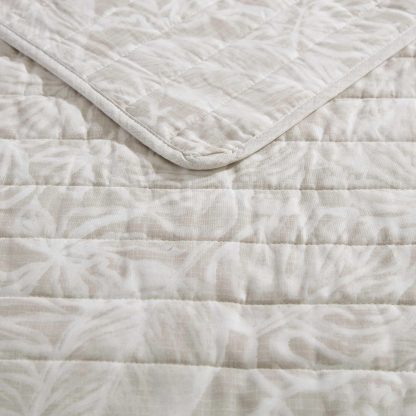 Light Gray Leaf Pattern Quilted Three-Piece Bedspread Set - Image 5