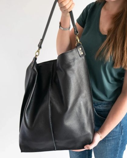 Effortlessly stylish handmade leather tote bag - Image 6