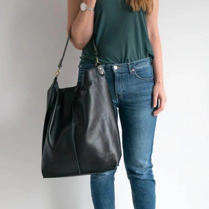 Effortlessly stylish handmade leather tote bag - Image 2