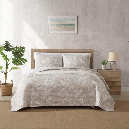 Light brown leaf quilted three-piece bed cover set - Image 2