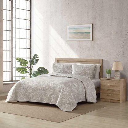 Light brown leaf quilted three-piece bed cover set - Image 4