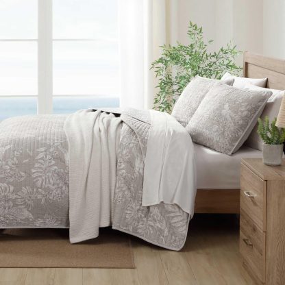 Light brown leaf quilted three-piece bed cover set - Image 5