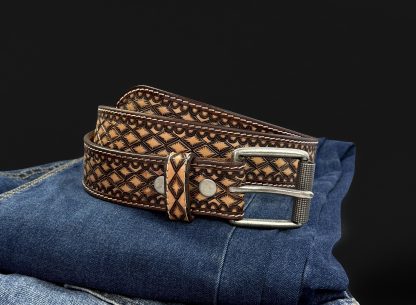 Hand-carved geometric cowhide belt - Image 4