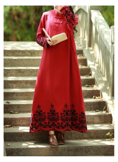 Embroidered buttoned long skirt
