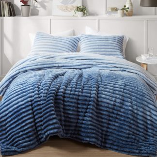 Gradient texture plush bedding