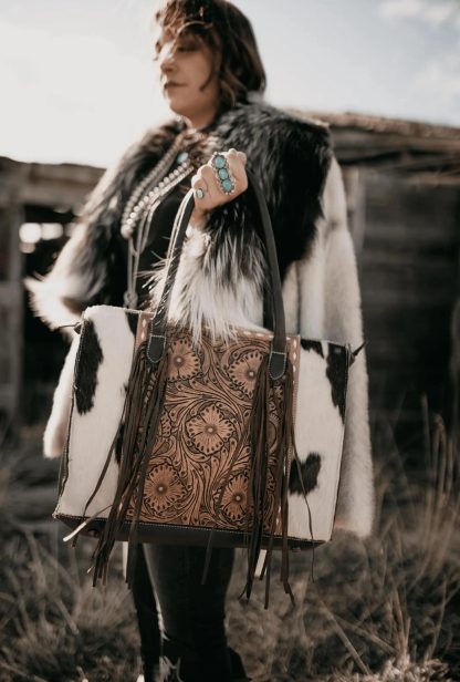 Handcrafted Western-style carved leather bag - Image 5