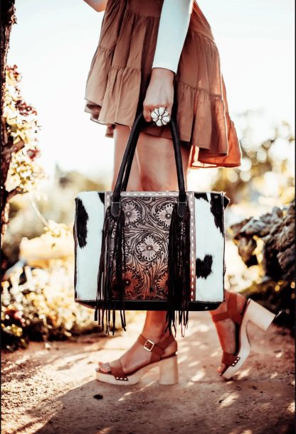Handcrafted Western-style carved leather bag - Image 2