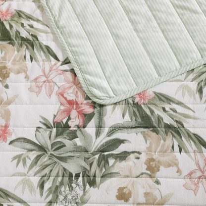 Tropical floral and leaf print three-piece bedspread set - Image 5