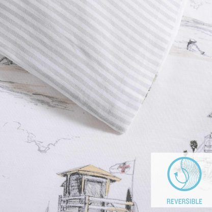 Ocean-themed quilted bedding - Image 2