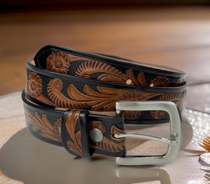 Contrast color carved cowhide belt